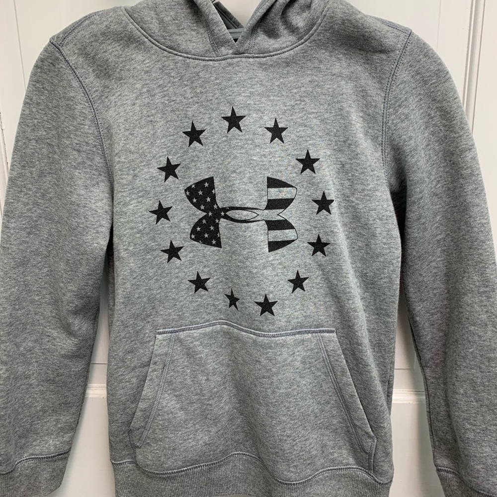 Under Armour Boy’s sweatshirt. Size Medium